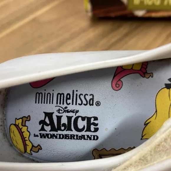 Mini Melissa Alice in Wonderland size 8 - Picture 2 of 8